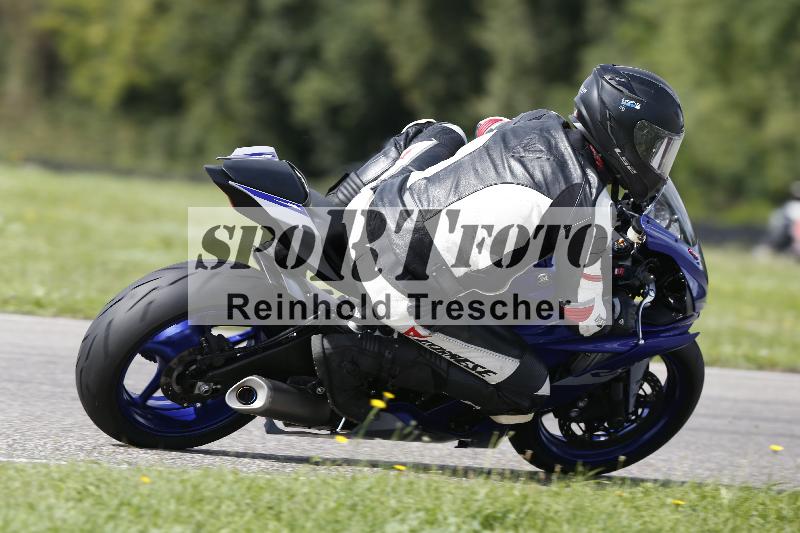 /53 16.09.2025 Track Day Domi Aegerter ADR/Gruppe gruen/backside